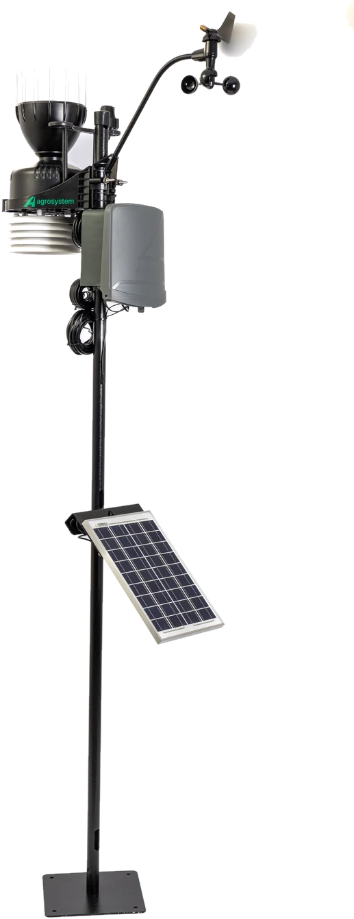 Estação meteorológica Nuvon em mastro com painel solar, anemômetro e sensores agrometeorológicos.